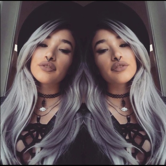 Accessories - ♥️ 24” GREY OMBRÉ  NATURAL WAVY LACE-FRONT WIG